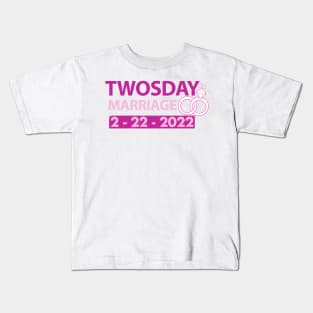 Twosday Marriage 2 February 2022 Marriage Gift Kids T-Shirt